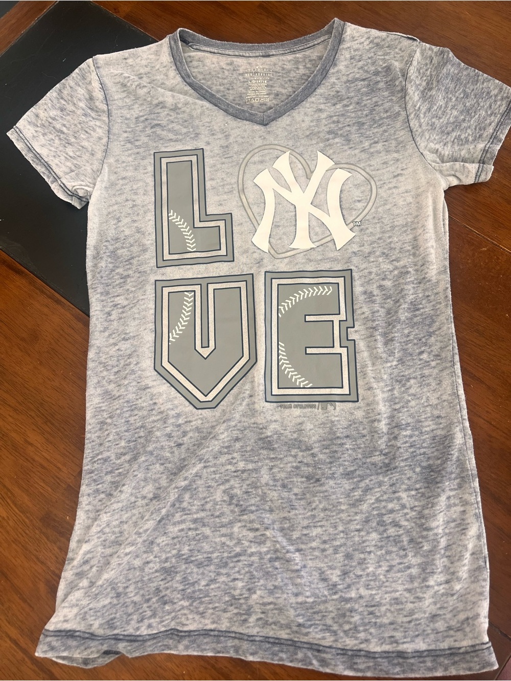 Womens’ Light Blue & Gray Heather 'LOVE' Yankees Graphic V-Neck Tee